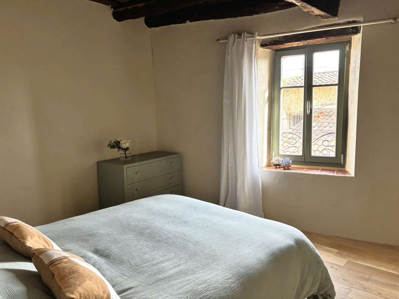 Chambre avec poutres apparentes